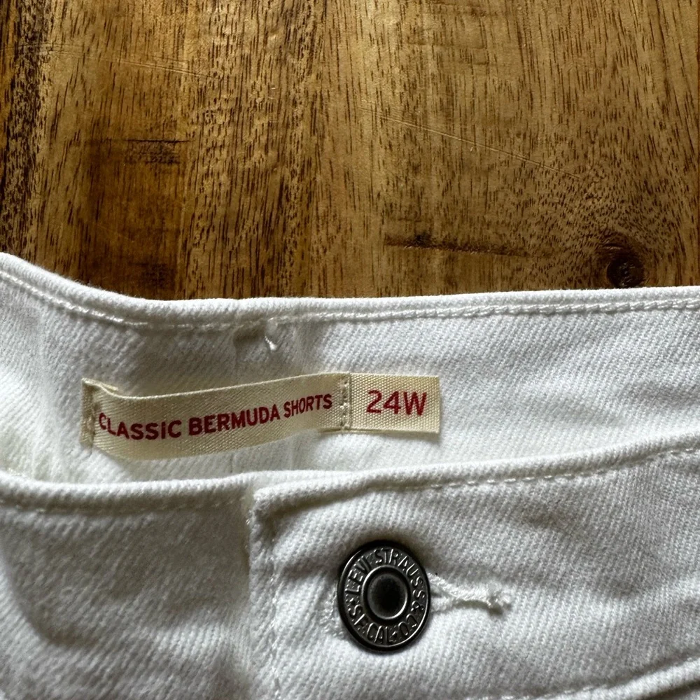 Levi's White Classic Bermuda Shorts plus size women’s 24W NEW NWT